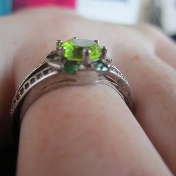 Stunning Emerald Ring from Charmed Aroma - Picture 2 of 6